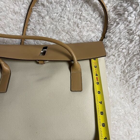 Sequoia Elegant Synthetic Tan and Cream large shoulder bag silver tone hardwares - Picture 7 of 11